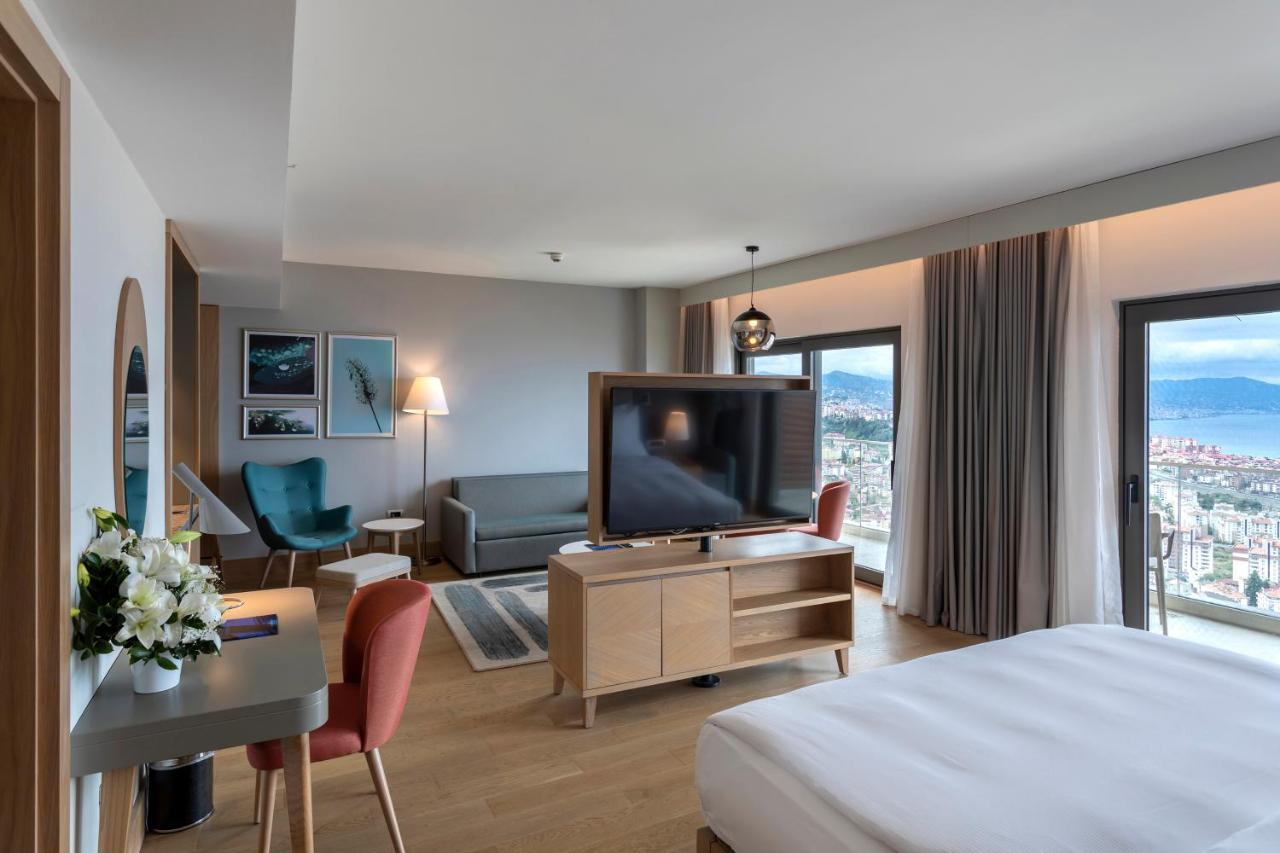 Radisson Blu Hotel Trabzon Buitenkant foto A room at the hotel