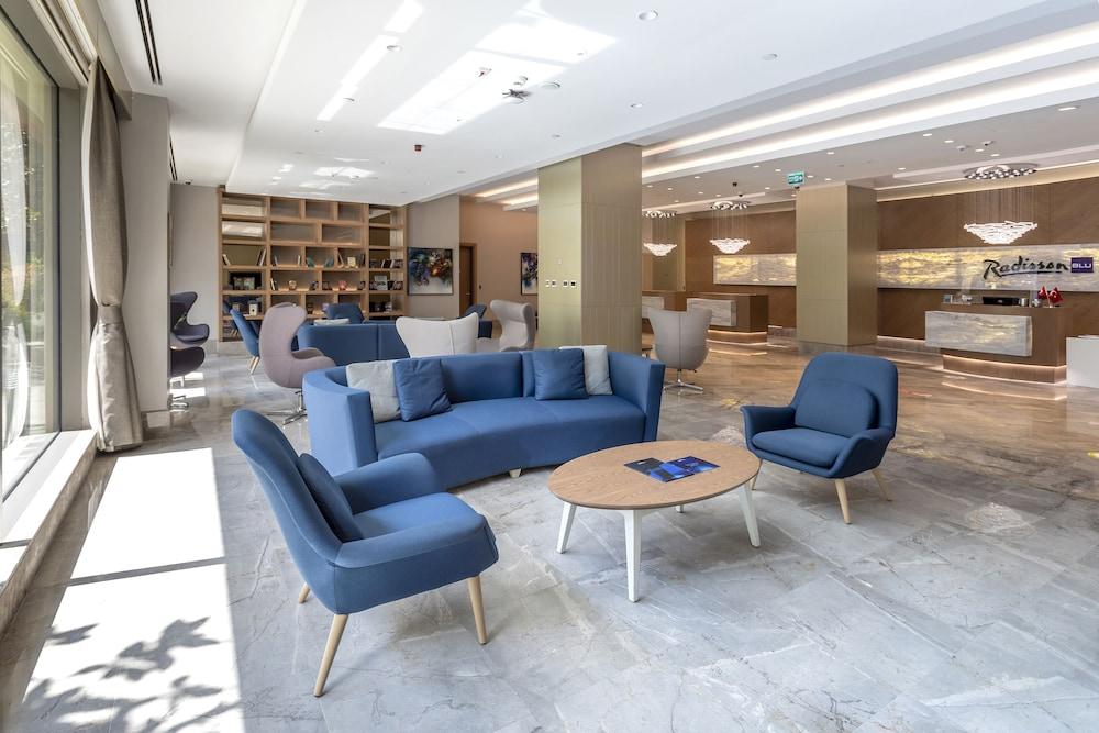 Radisson Blu Hotel Trabzon Buitenkant foto The lobby of the hotel