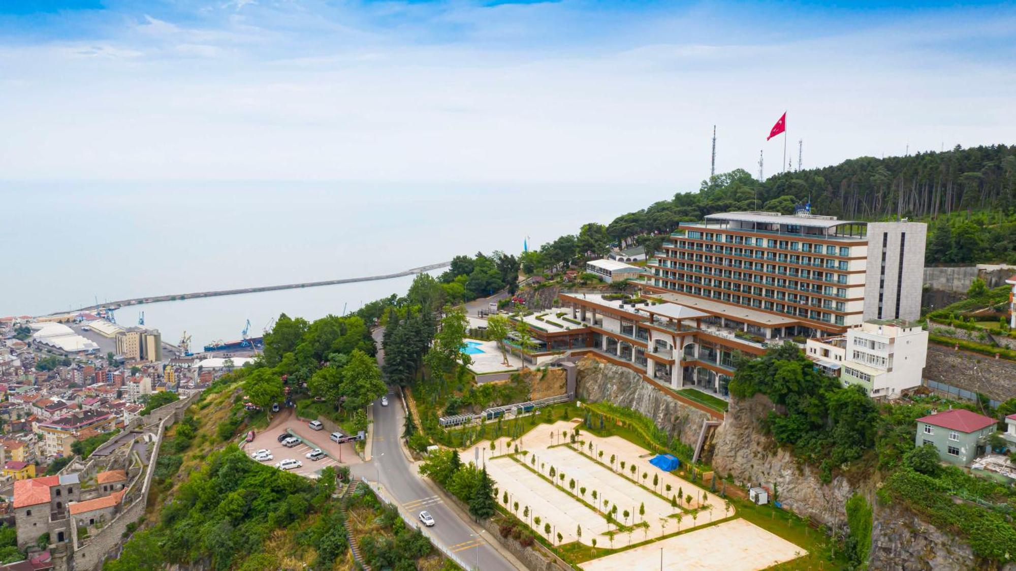 Radisson Blu Hotel Trabzon Buitenkant foto The hotel in 2016