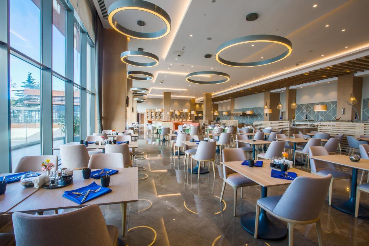 Radisson Blu Hotel Trabzon Buitenkant foto The restaurant